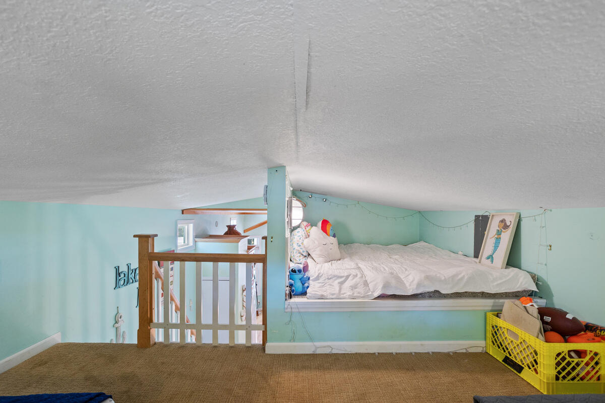 634 Hillview Lane