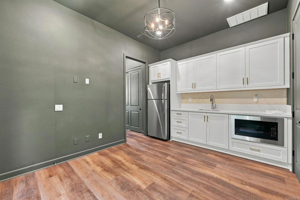 587 Gateway Lane