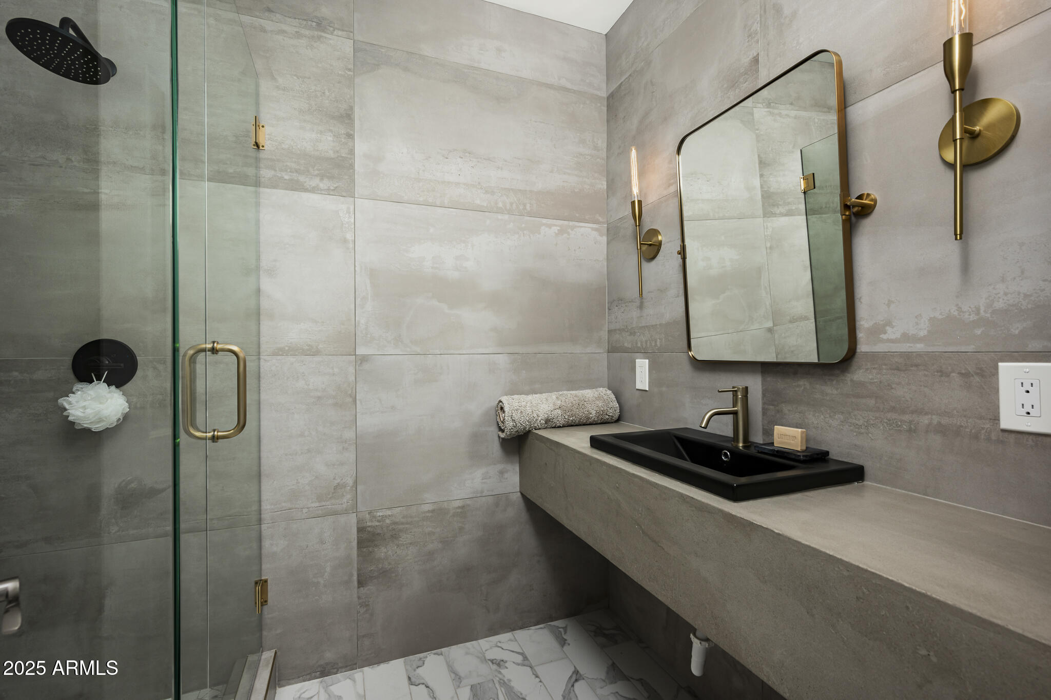 3977 E Paradise View Drive