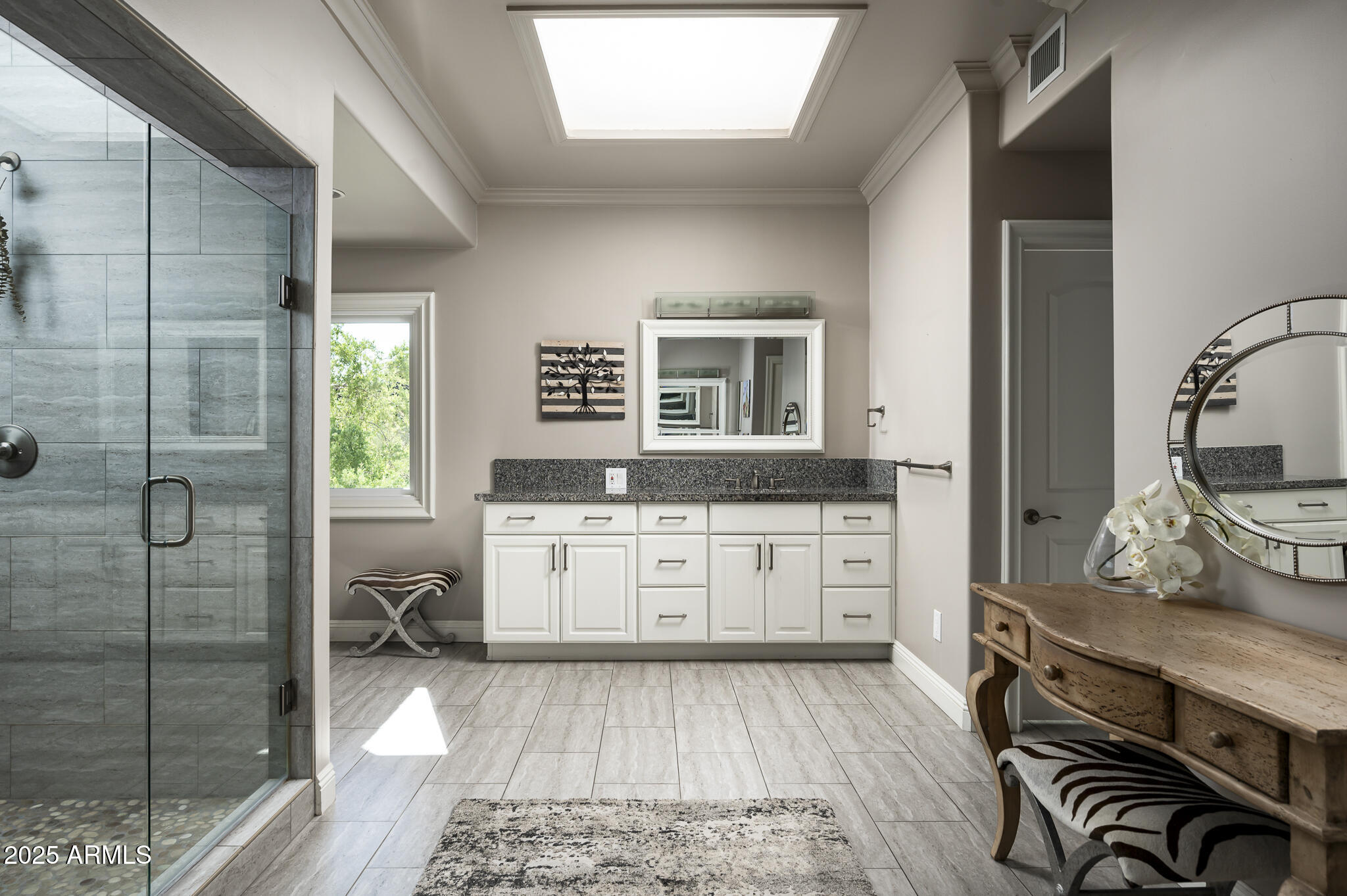 3977 E Paradise View Drive