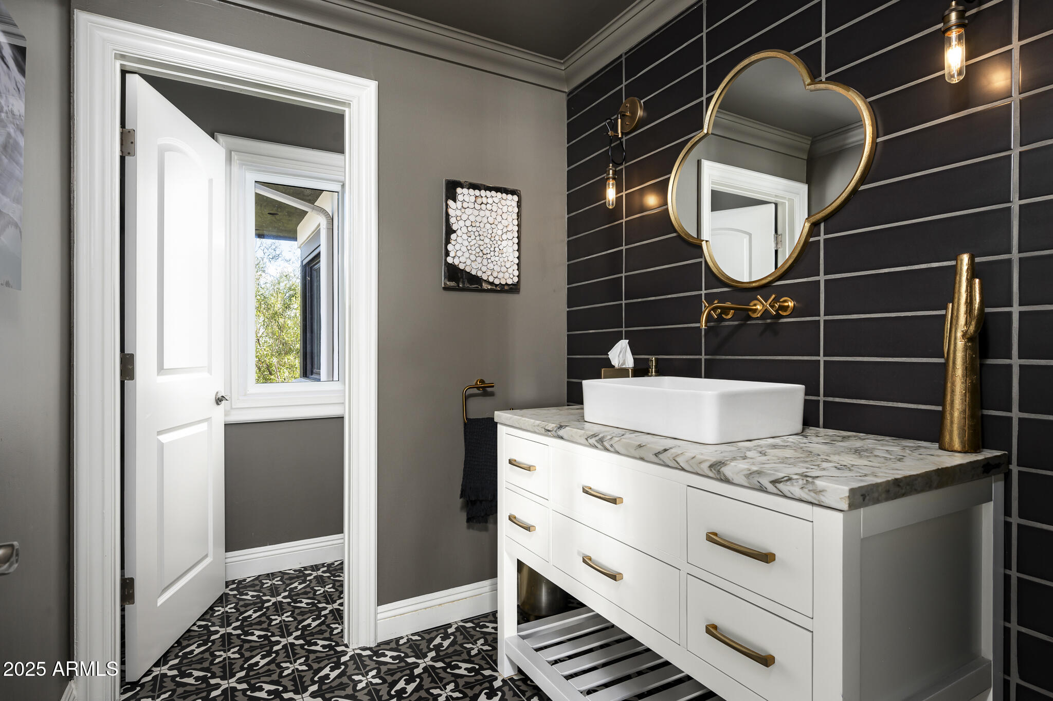 3977 E Paradise View Drive