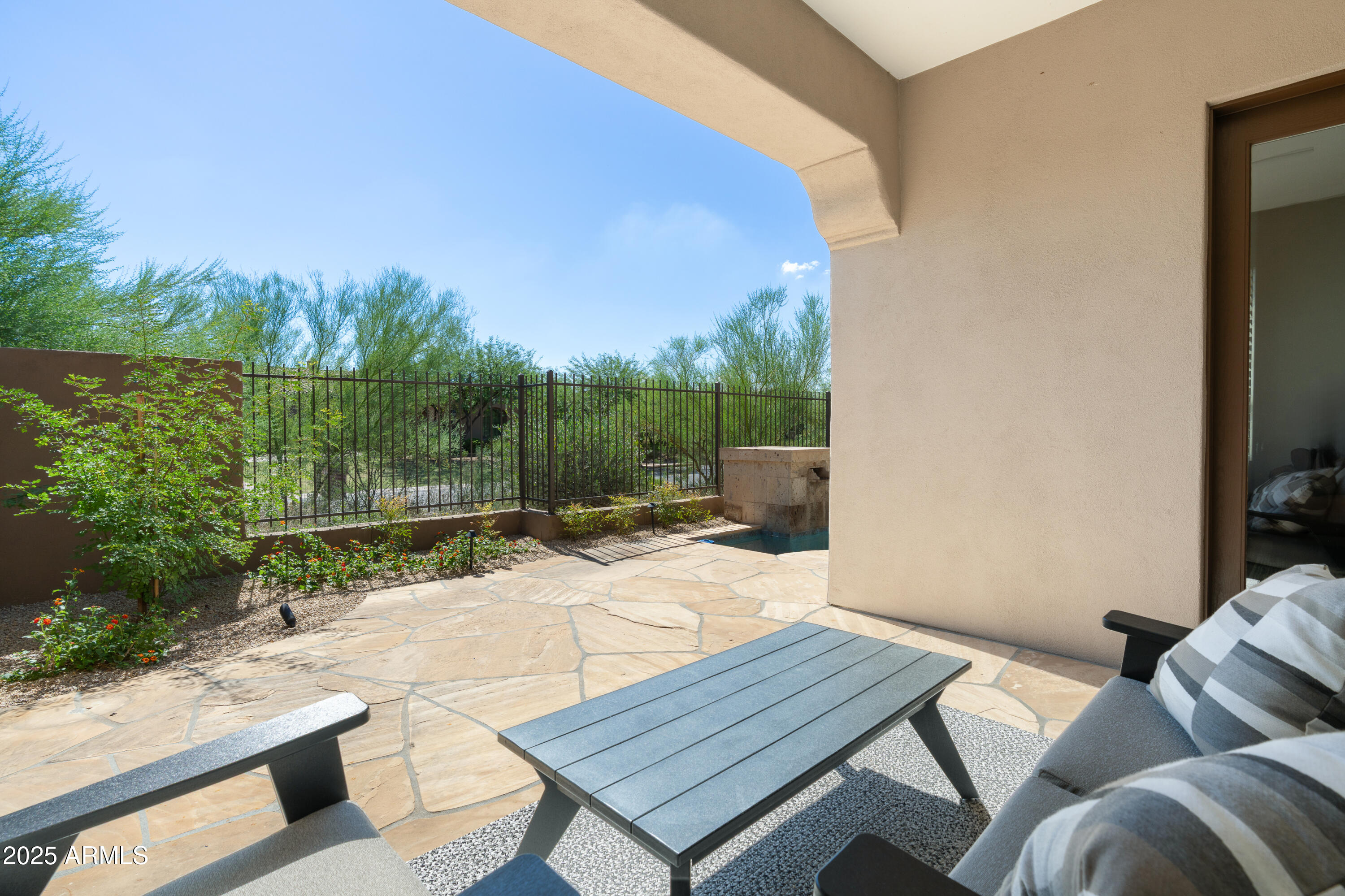 8905 E MOUNTAIN SPRING Road