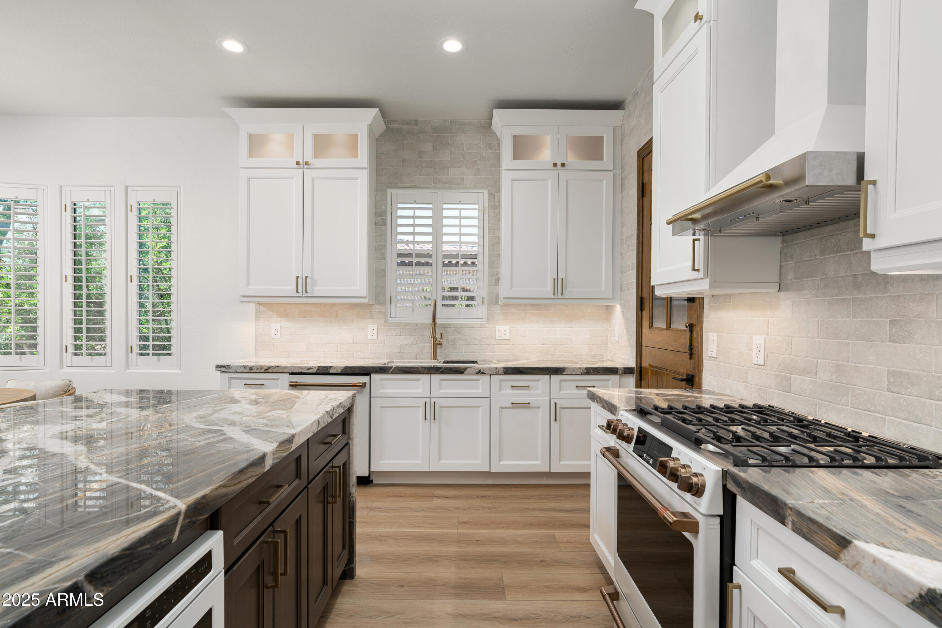 8905 E MOUNTAIN SPRING Road