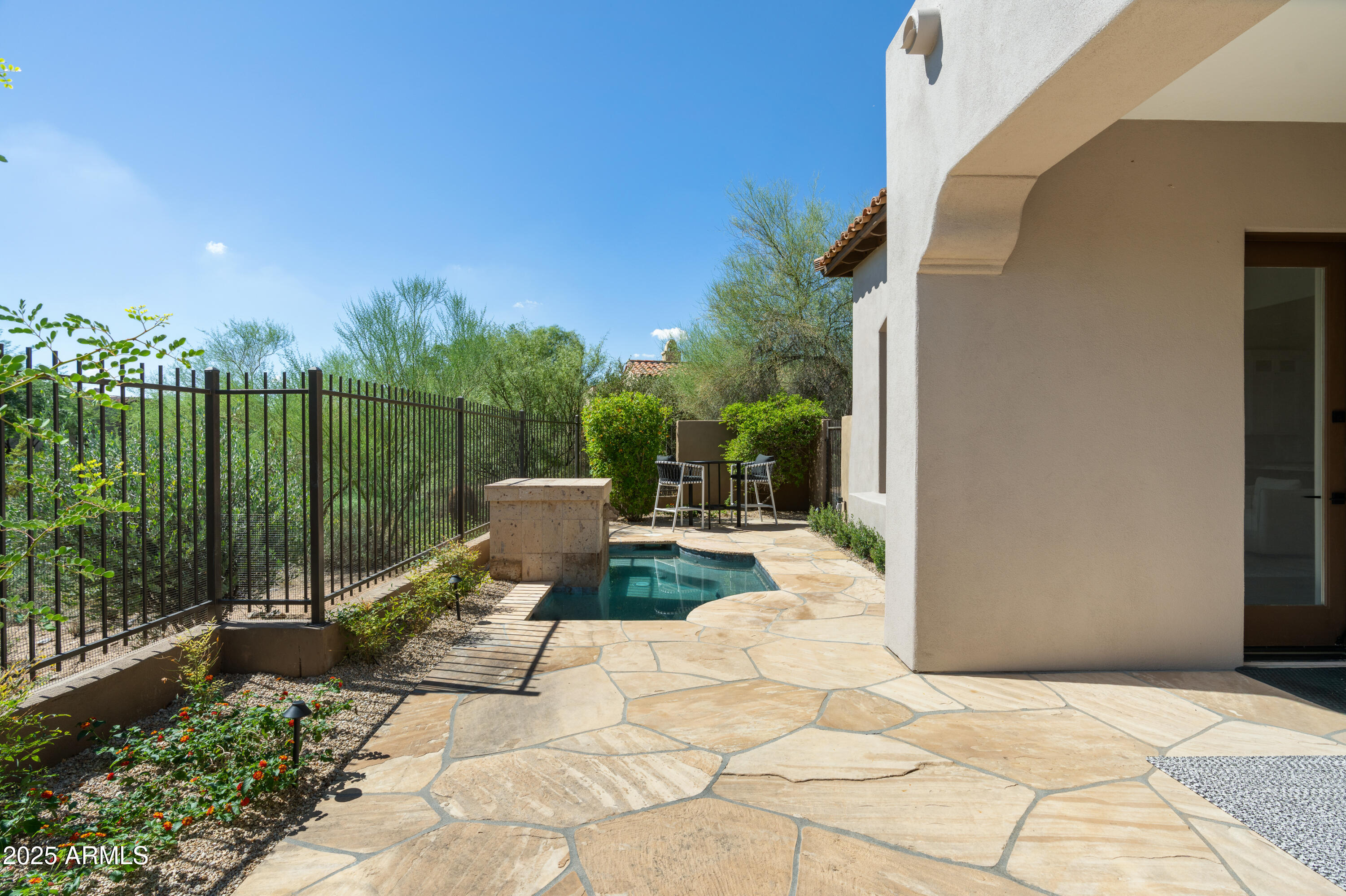 8905 E MOUNTAIN SPRING Road