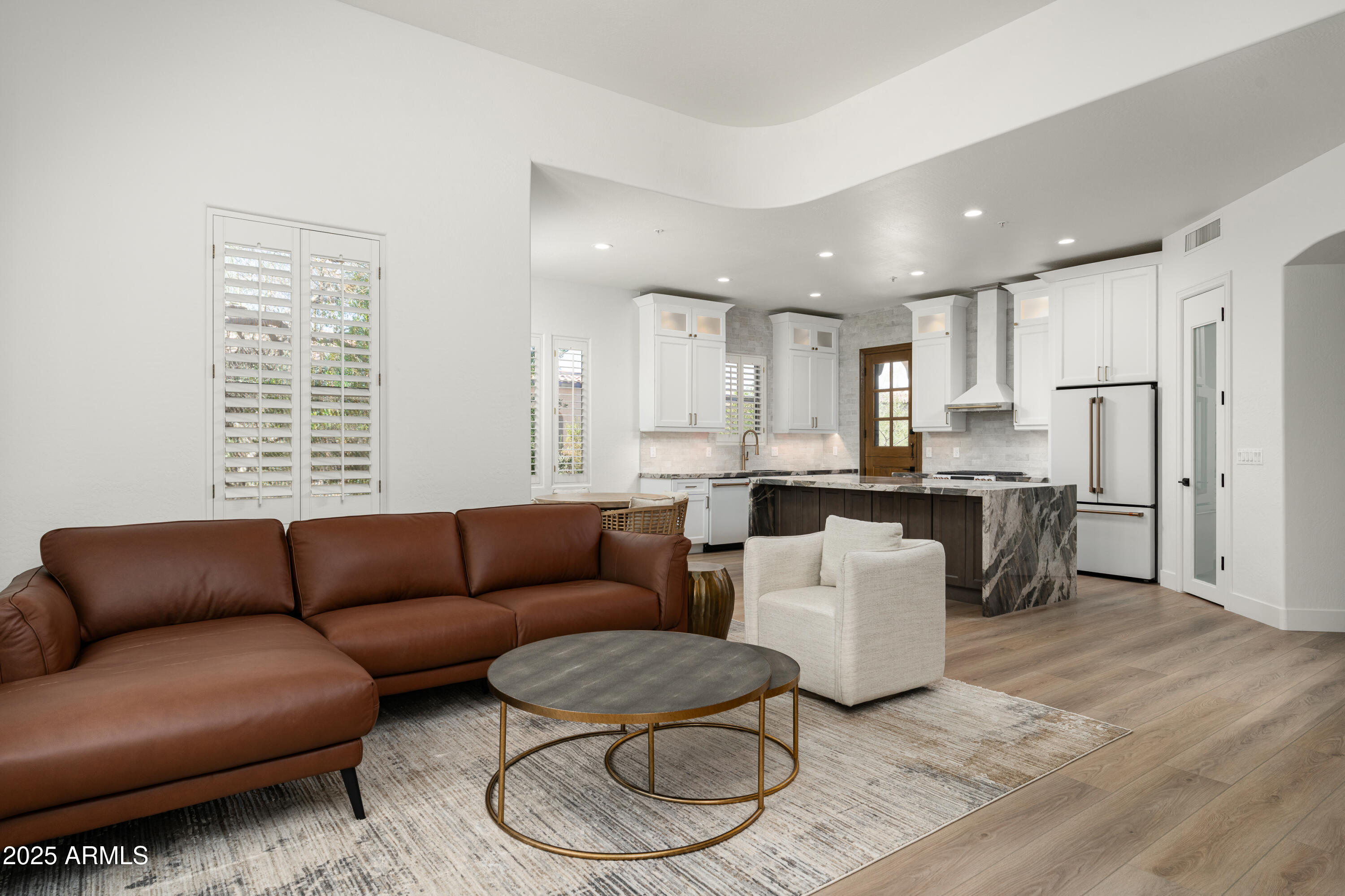 8905 E MOUNTAIN SPRING Road