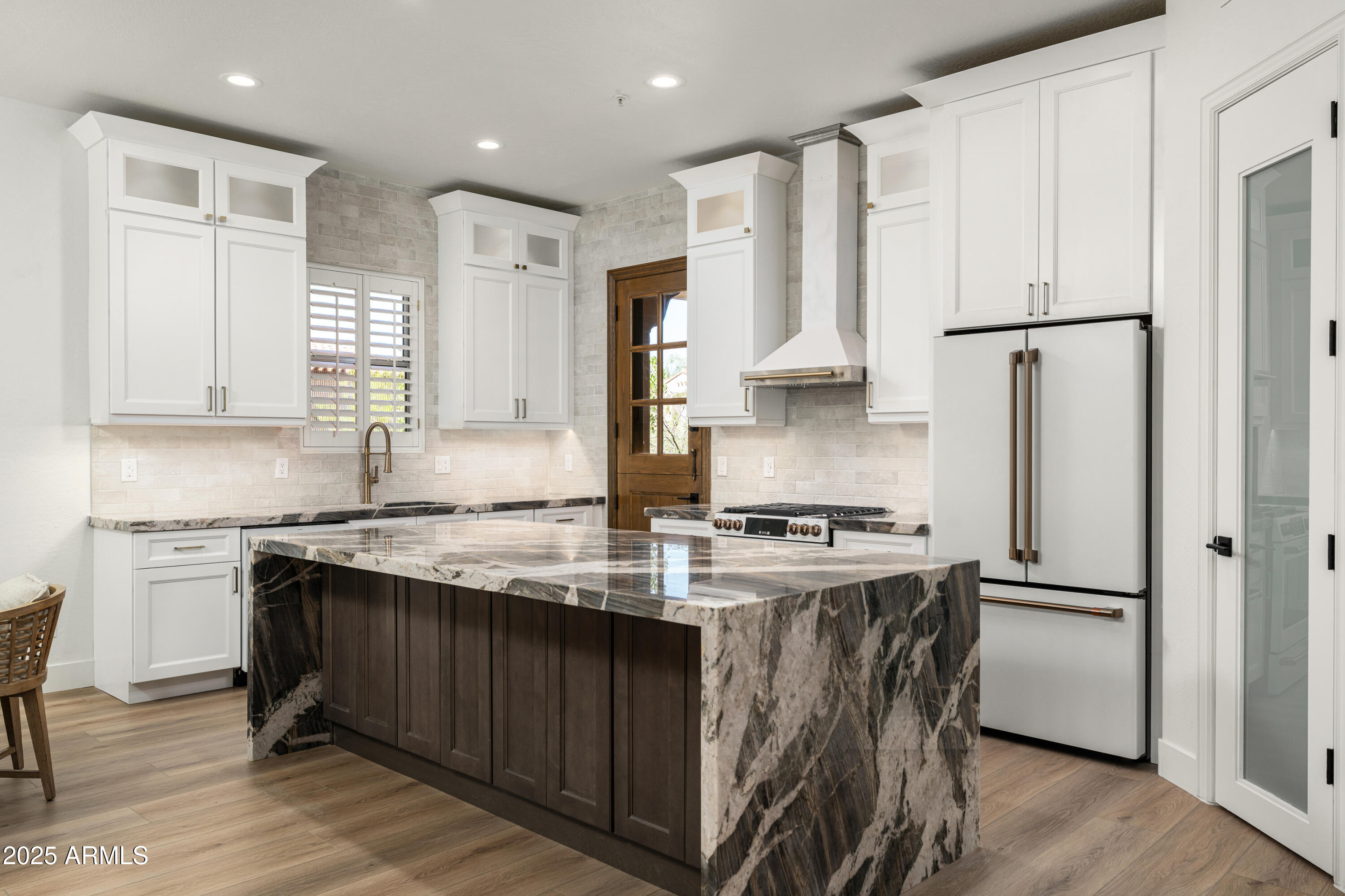 8905 E MOUNTAIN SPRING Road