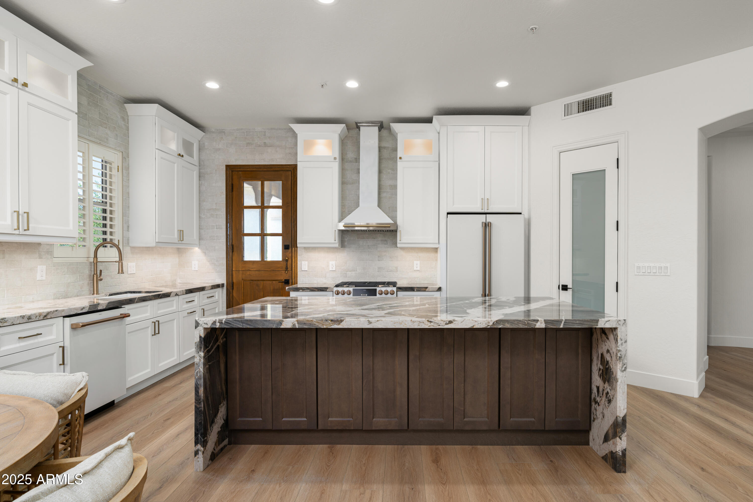 8905 E MOUNTAIN SPRING Road