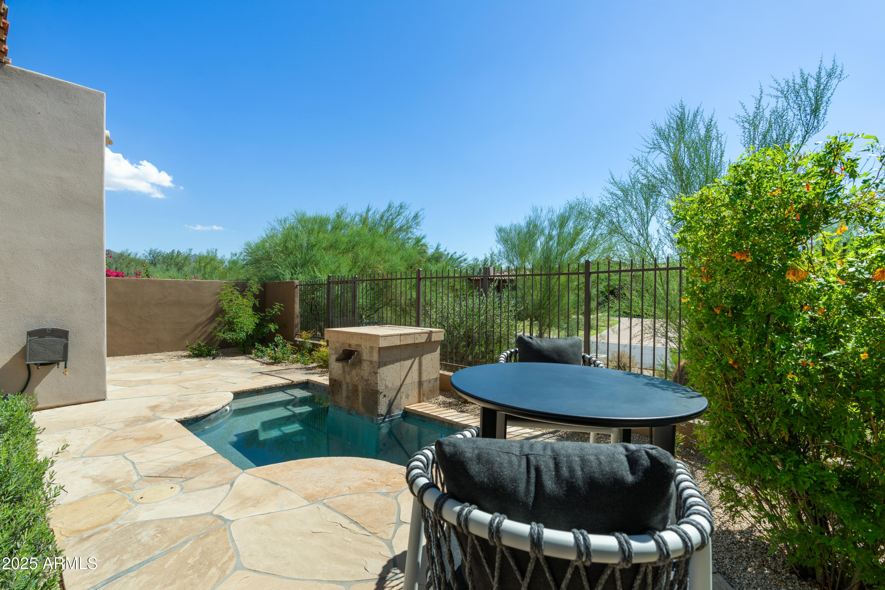 8905 E MOUNTAIN SPRING Road