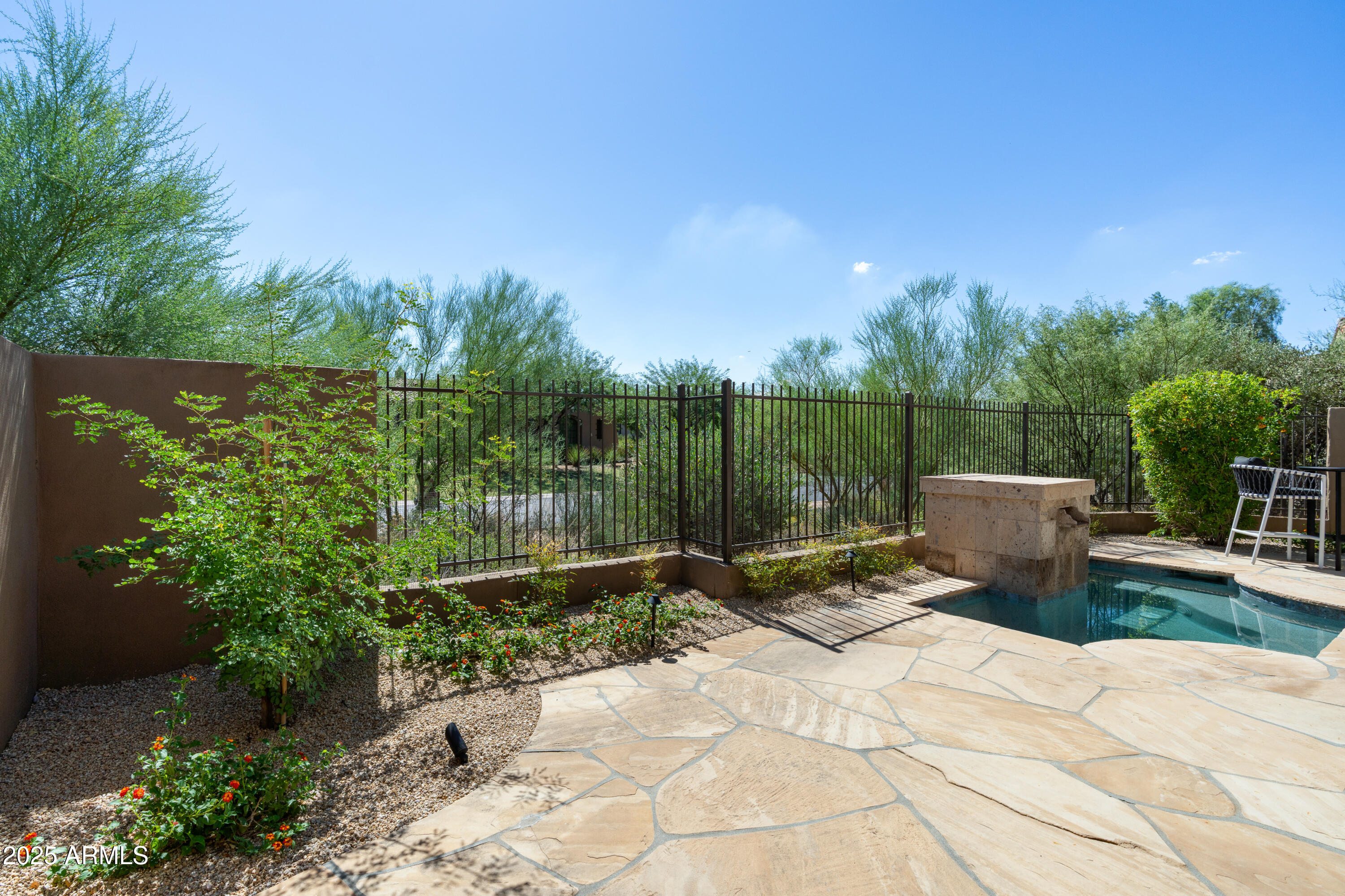 8905 E MOUNTAIN SPRING Road