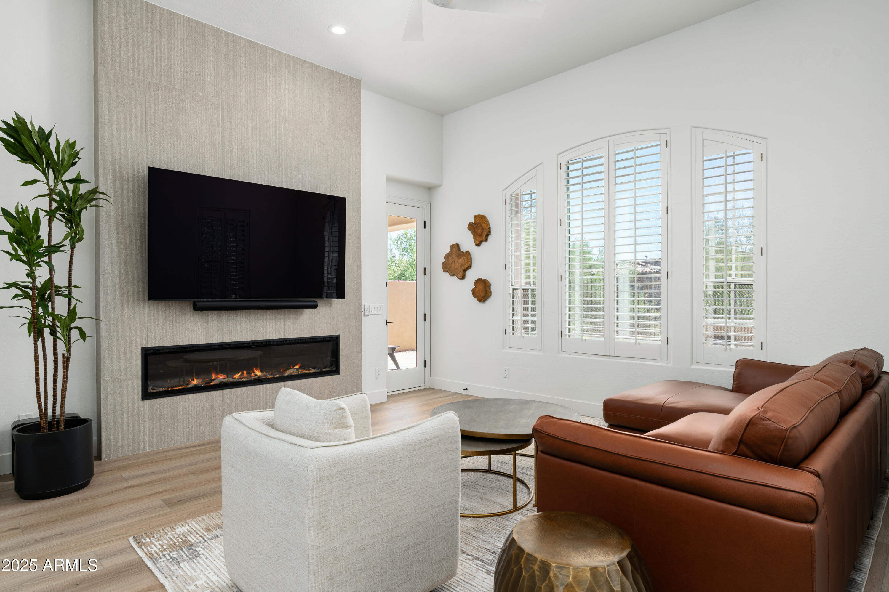 8905 E MOUNTAIN SPRING Road