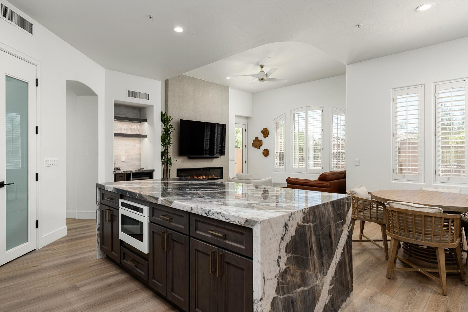 8905 E Mountain Spring Road 37