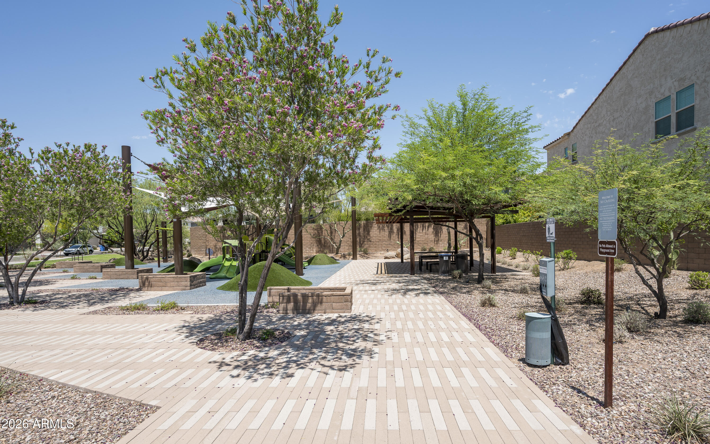 3511 E Crest Lane