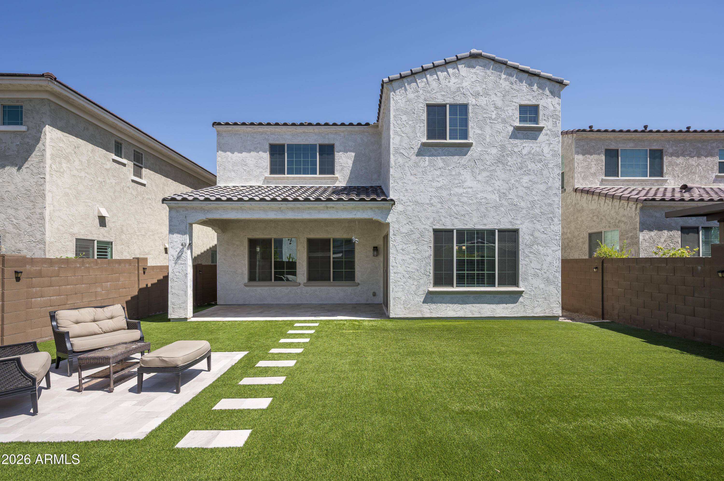 3511 E Crest Lane