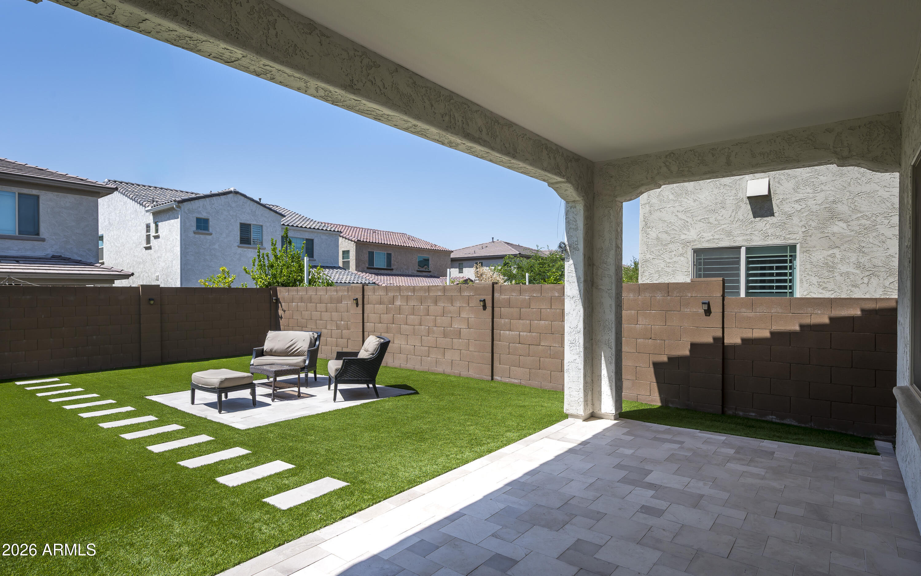 3511 E Crest Lane