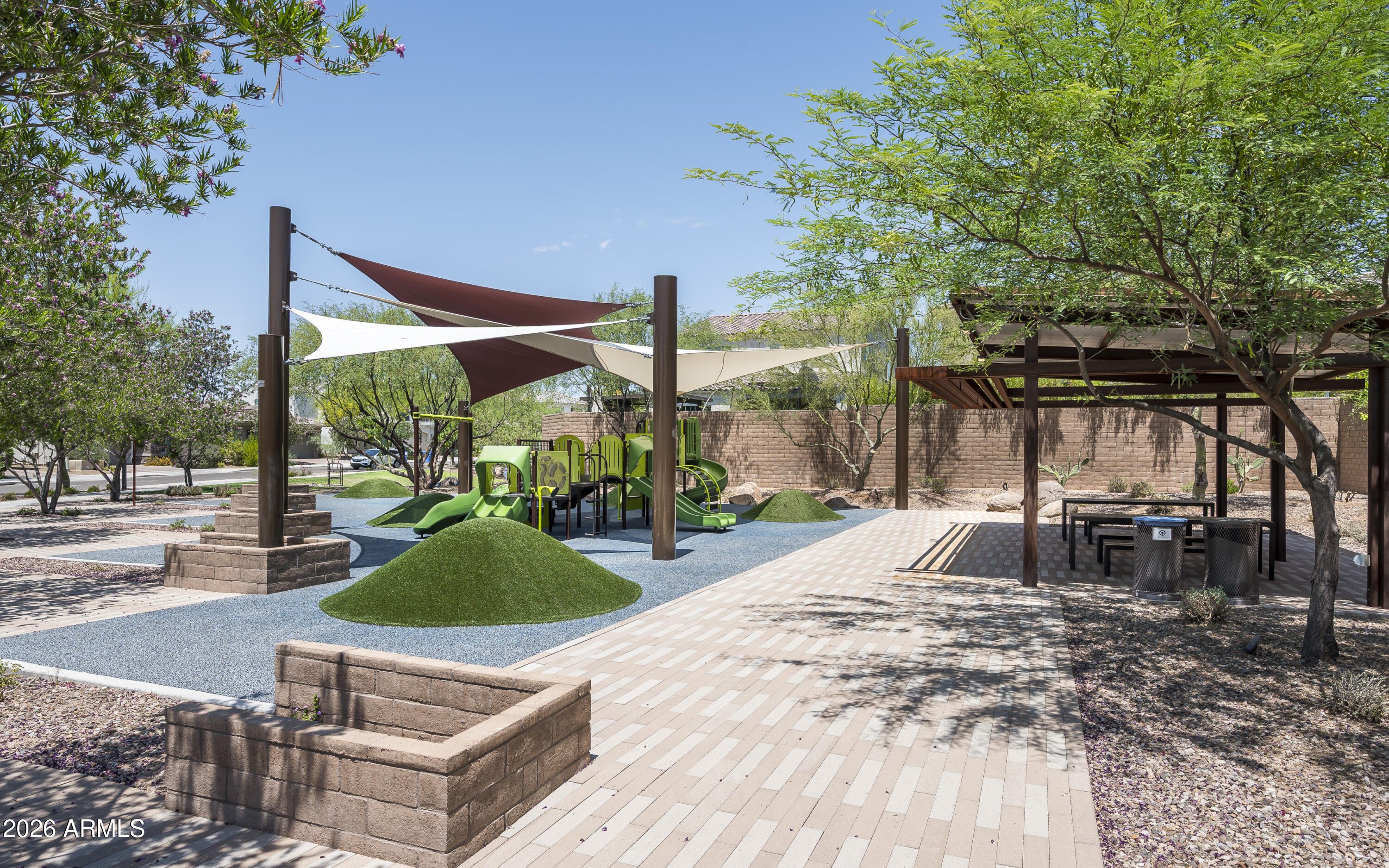 3511 E Crest Lane
