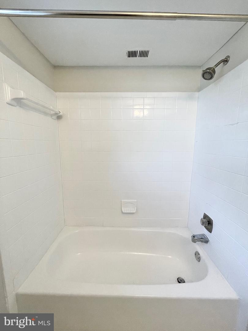 2883 S ABINGDON STREET Unit: B1