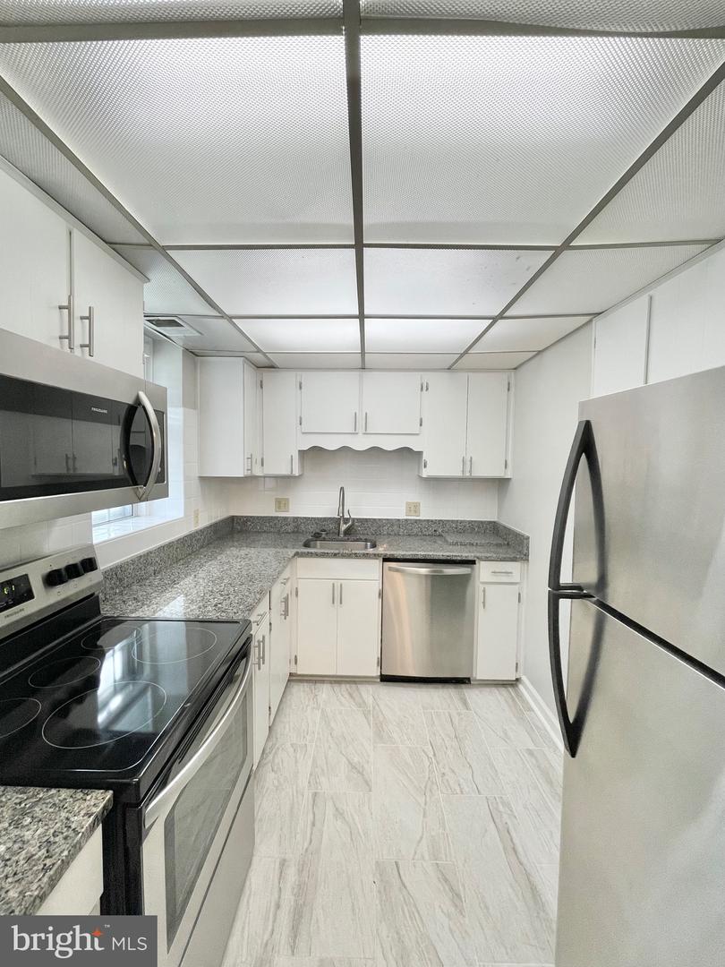 2883 S ABINGDON STREET Unit: B1