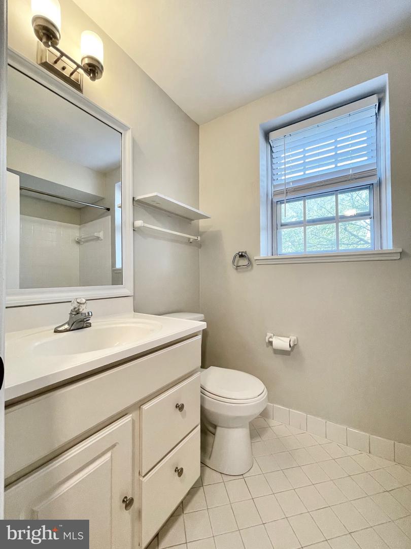 2883 S ABINGDON STREET Unit: B1