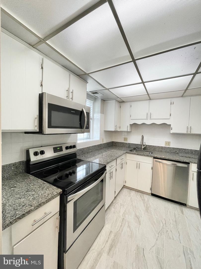 2883 S ABINGDON STREET Unit: B1