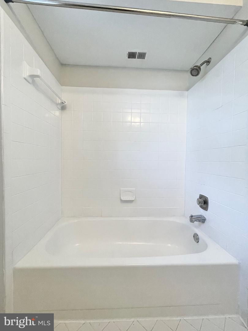 2883 S ABINGDON STREET Unit: B1