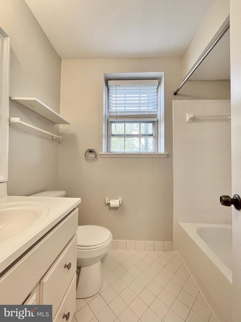 2883 S ABINGDON STREET Unit: B1