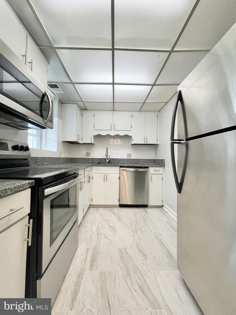 2883 S ABINGDON STREET Unit: B1