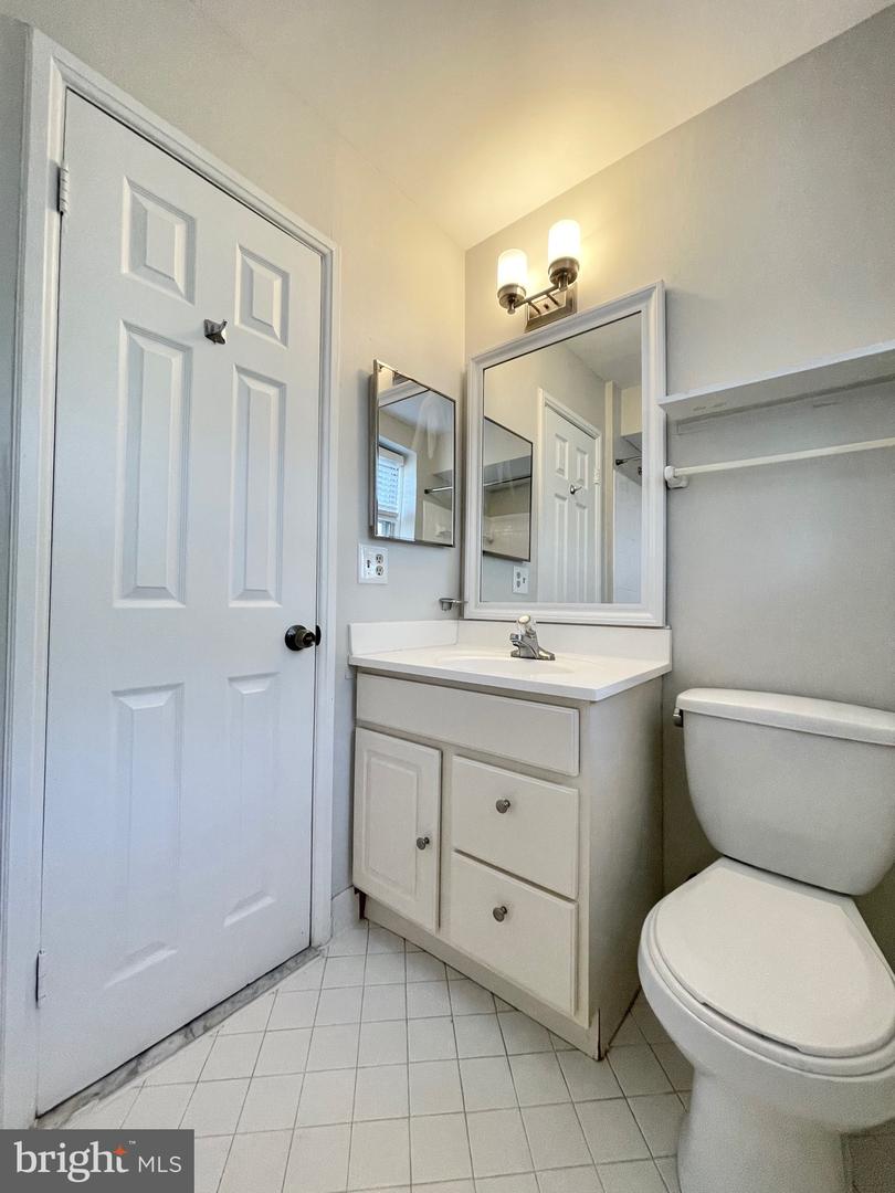 2883 S ABINGDON STREET Unit: B1