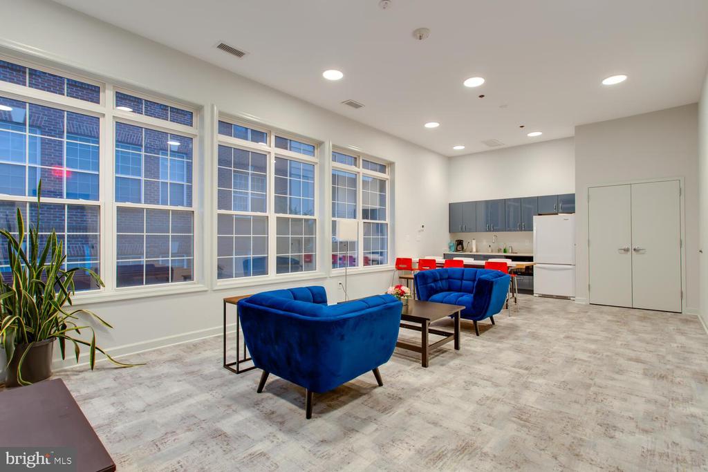 2310 14TH STREET N Unit: 402