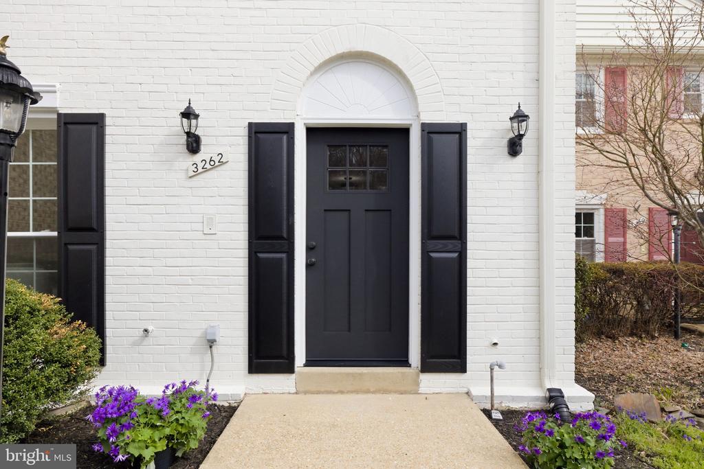 3262 CAMBRIDGE COURT