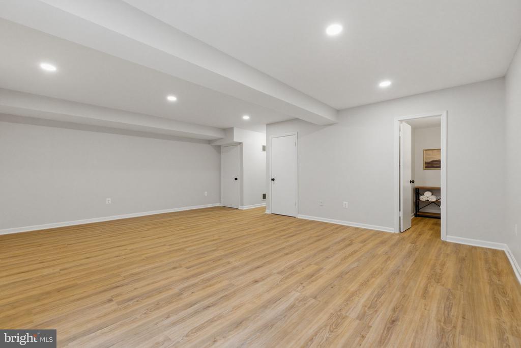 3262 CAMBRIDGE COURT