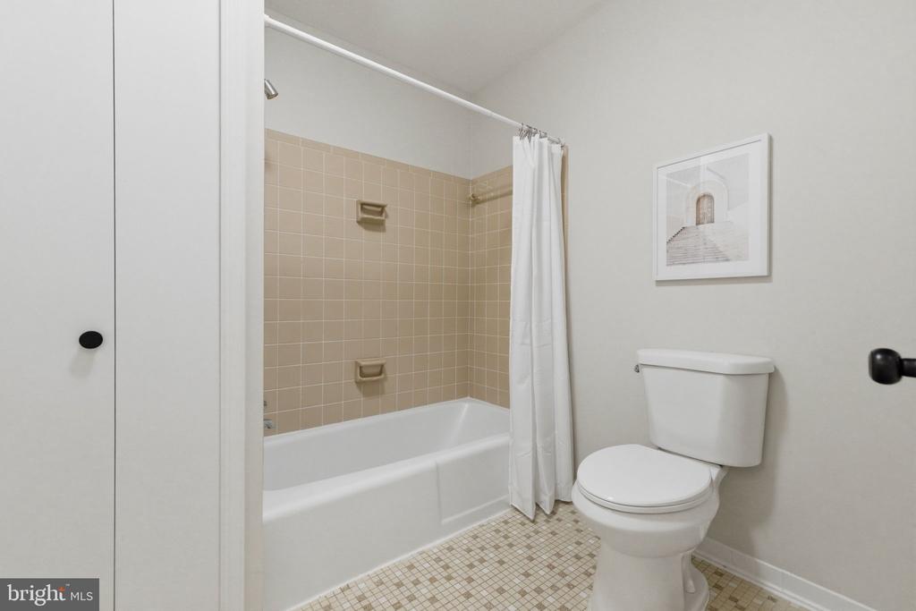 3262 CAMBRIDGE COURT