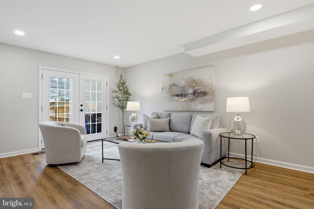 3262 CAMBRIDGE COURT