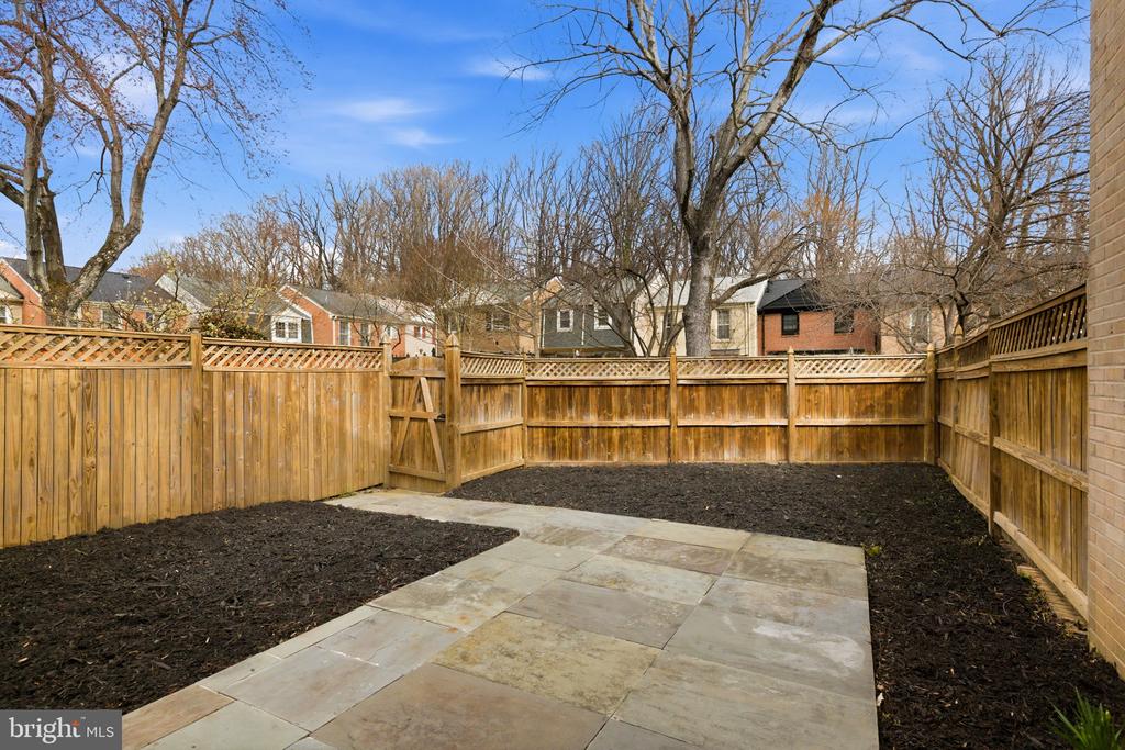 3262 CAMBRIDGE COURT