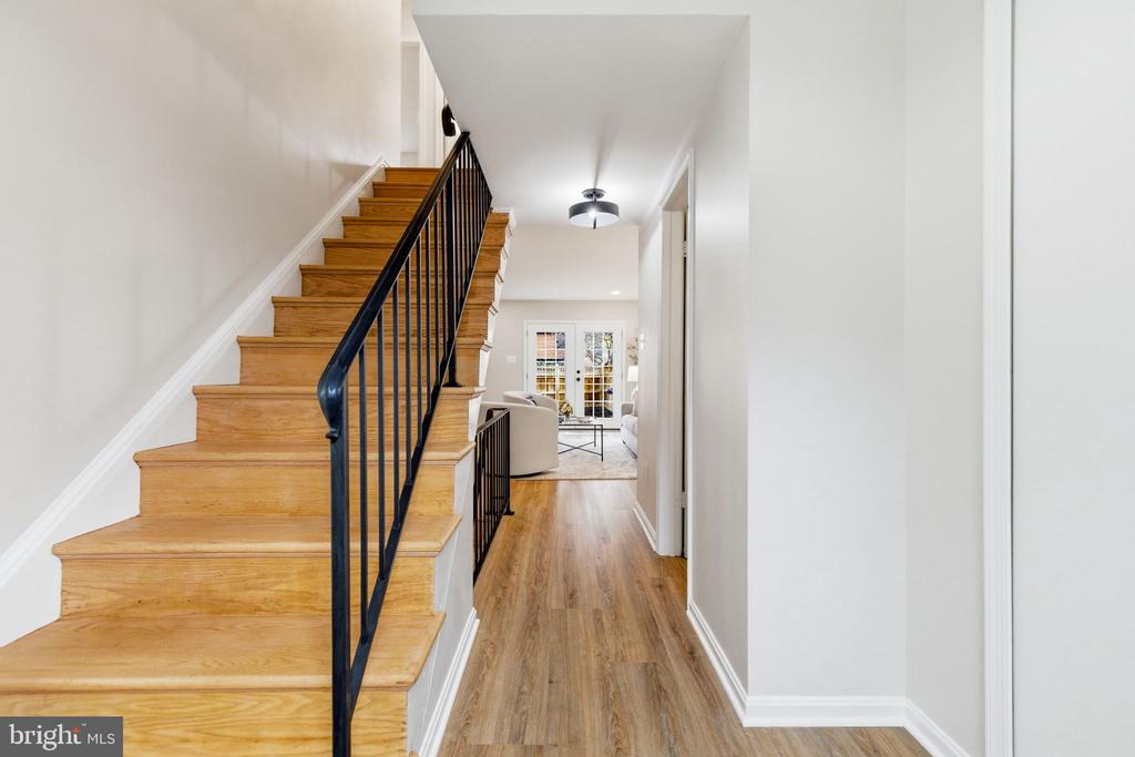3262 CAMBRIDGE COURT