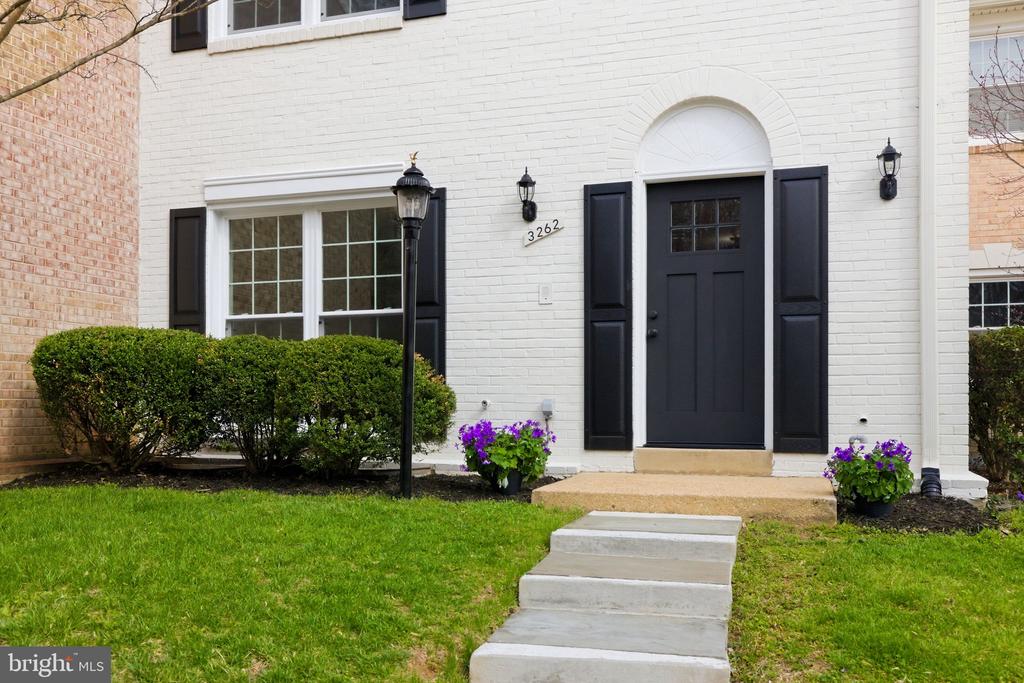 3262 CAMBRIDGE COURT