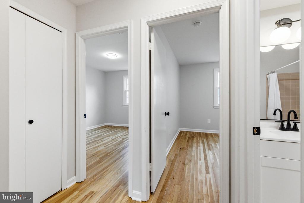 3262 CAMBRIDGE COURT