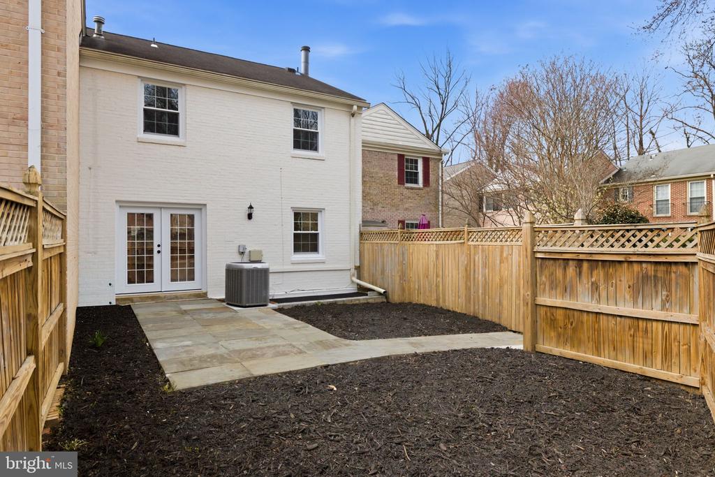 3262 CAMBRIDGE COURT