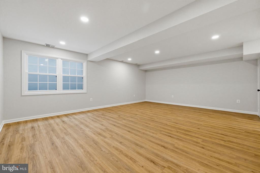 3262 CAMBRIDGE COURT