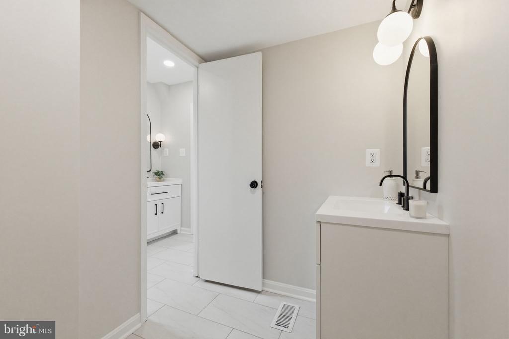 3262 CAMBRIDGE COURT