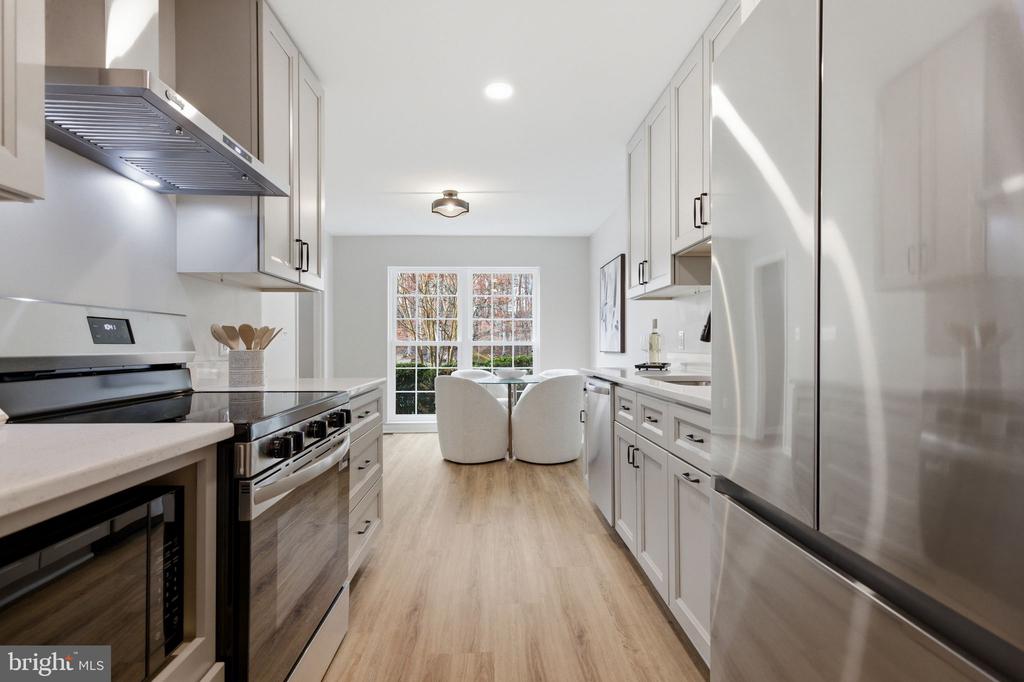 3262 CAMBRIDGE COURT