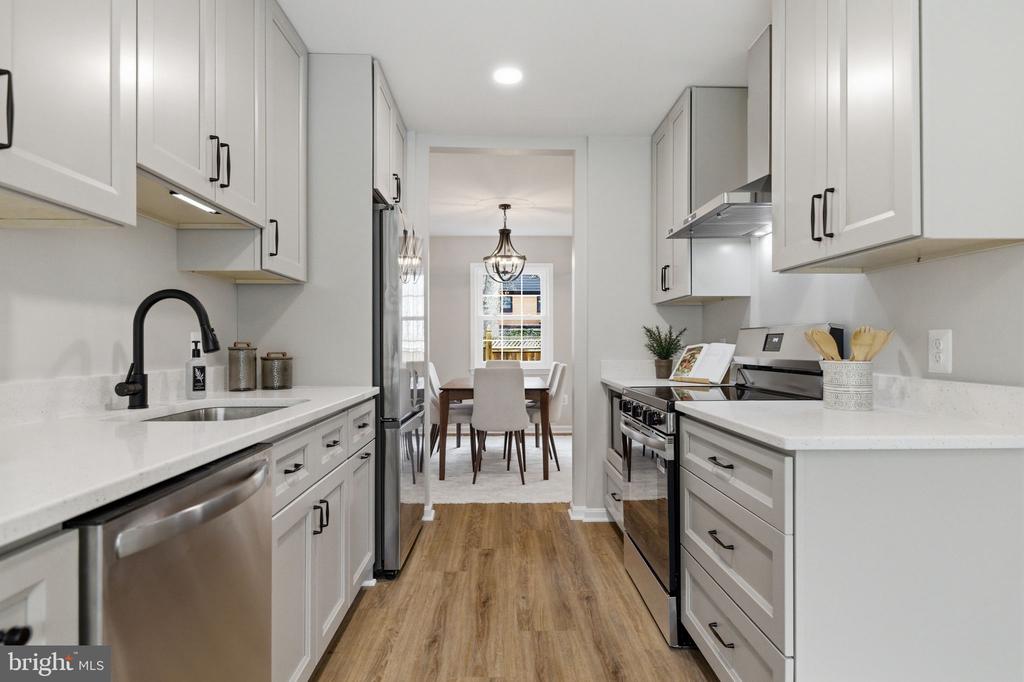 3262 CAMBRIDGE COURT