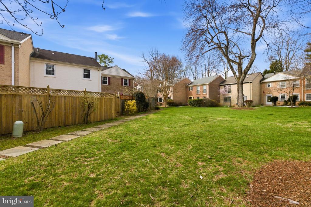 3262 CAMBRIDGE COURT