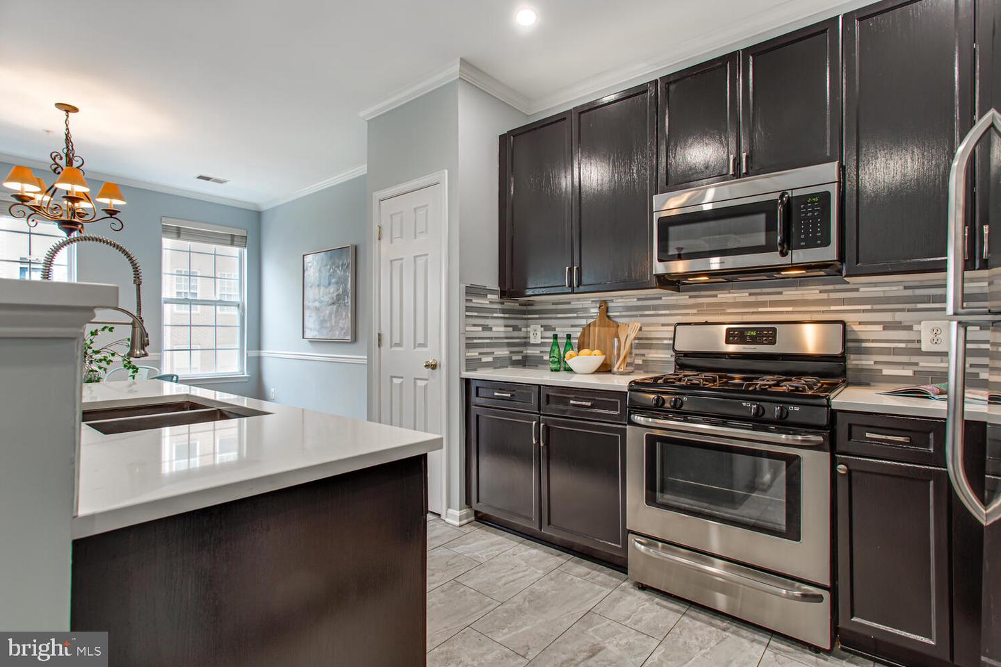 2665 MANHATTAN PLACE Unit: 305