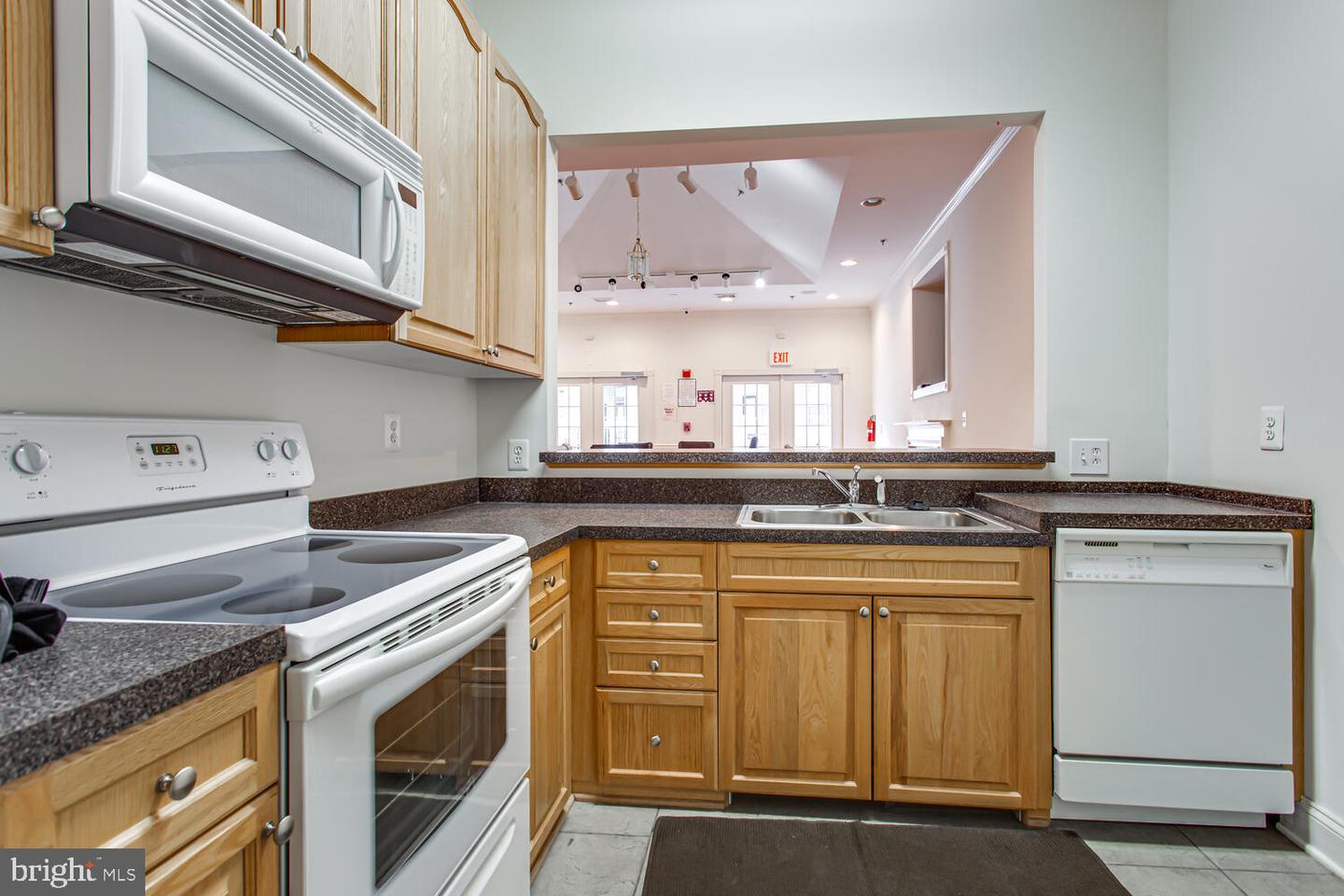 2665 MANHATTAN PLACE Unit: 305