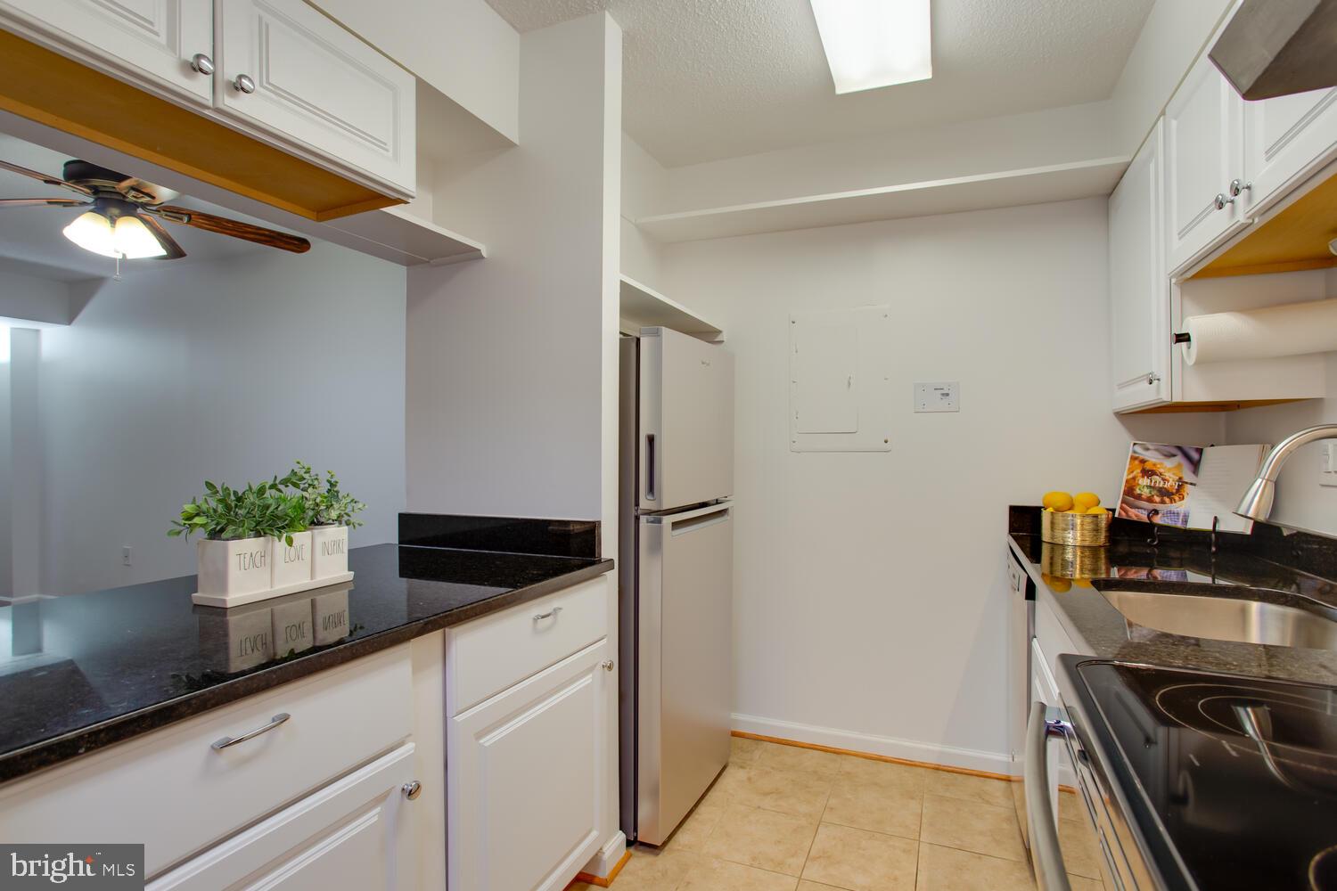 1808 Old Meadow Rd #303