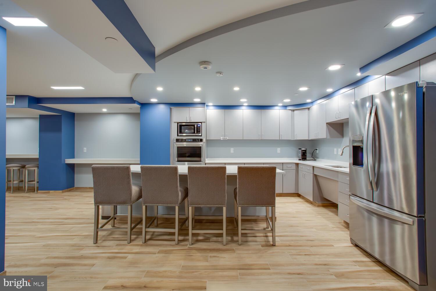 1808 Old Meadow Rd #303