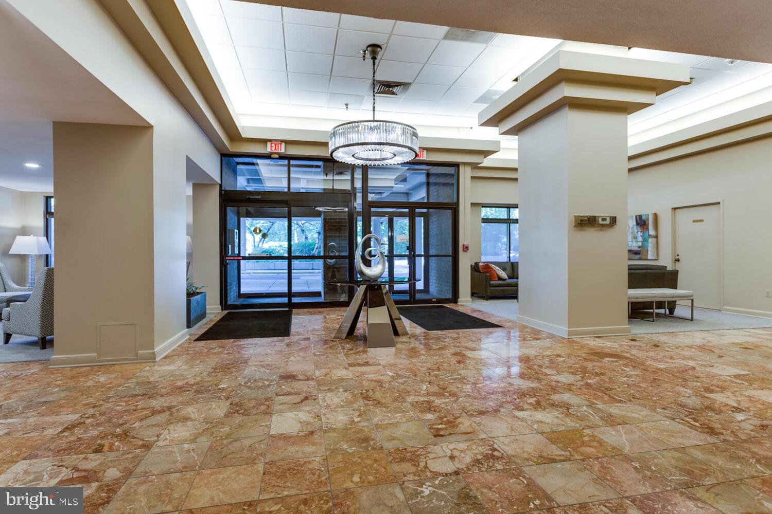 1808 Old Meadow Rd #303