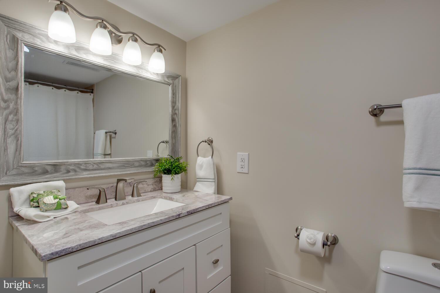 1808 Old Meadow Rd #303