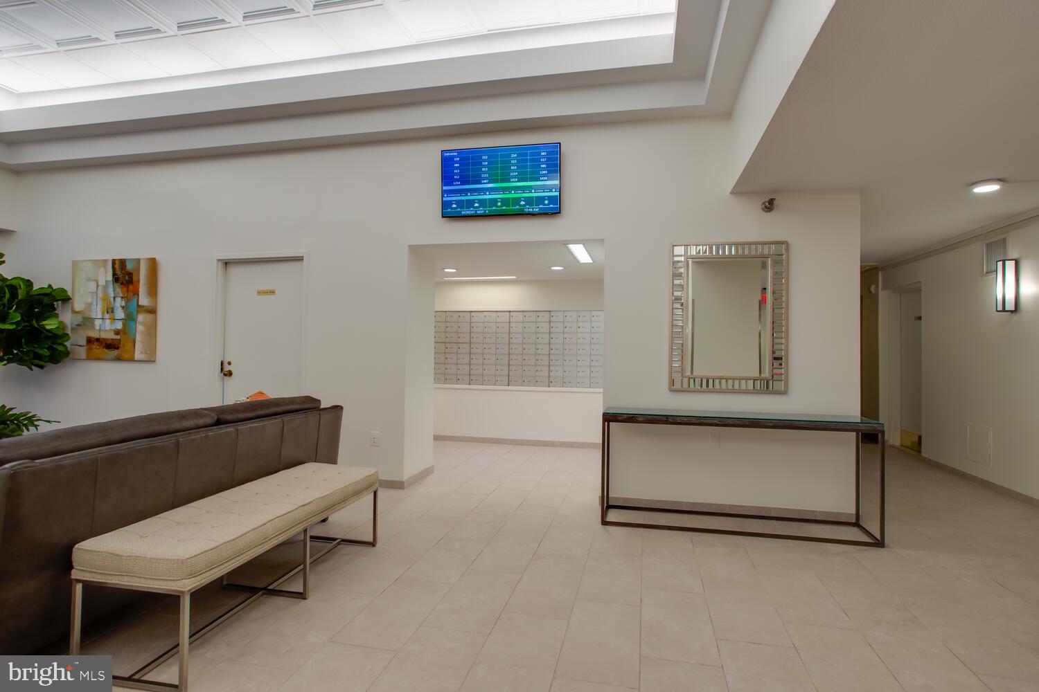 1808 Old Meadow Rd #303