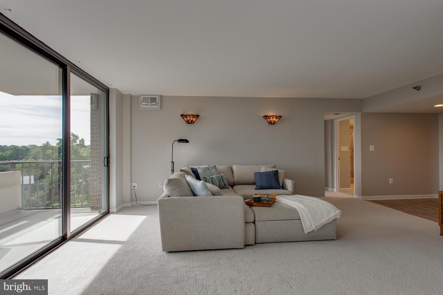 1808 OLD MEADOW ROAD 1009